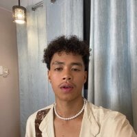 curlyasian_njxx