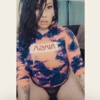 Lovelysbee143Live Webcam