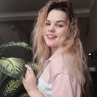 Tina_Desire's Offline Chat Room