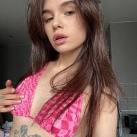 Avrilmoon webcam model