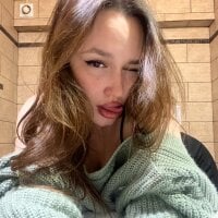 YourCuteMia webcam model