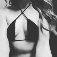 lolacameron's Offline Chat Room