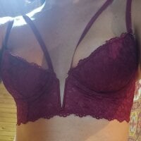 Vikimoon1127 webcam model