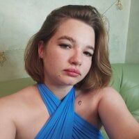 NuuuraaaAmallizz's Offline Chat Room