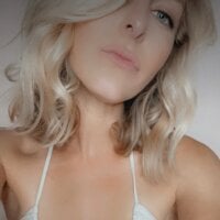wet_scarlett7227's Offline Chat Room