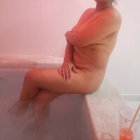 Maria1087's Offline Chat Room