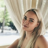 BloandeBlonde's Offline Chat Room