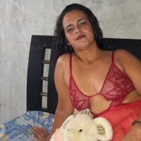 Latin_zamara's Offline Chat Room