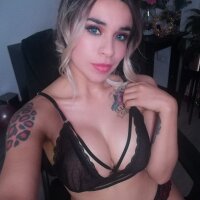 lila-neferpitou's Offline Chat Room