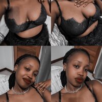 BigTitsBaddie's Offline Chat Room