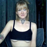 lyrajaneofficial's Offline Chat Room