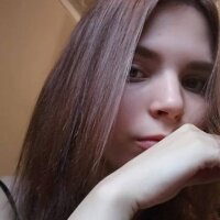 SylvvieRouux Adlı Modelin Çevrimdışı Sohbet Odası