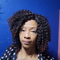 Ebonydiva24's Offline Chat Room