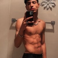 Adonisbeltran0101 webcam