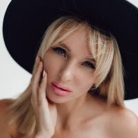 Julia_BadBarbie fully nude on webcam for live porn video chat