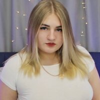 Emma_Holms' Offline Chat Room