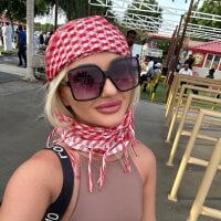 Cherry_Charmxxx webcam model