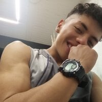 Dyoliv_warms_cock webcam