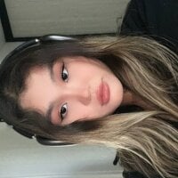 HoneyKitsu webcam model