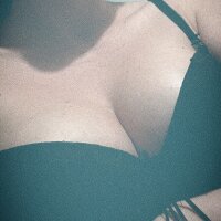 VanessaStrip's Offline Chat Room