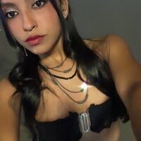 AdrianaGrandeee's Offline Chat Room