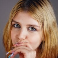 HermelindaKopczyk model avatar