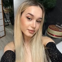 MaeveDream webcam model