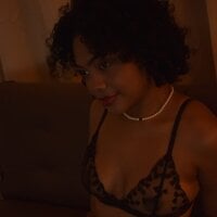 YaraLust webcam model