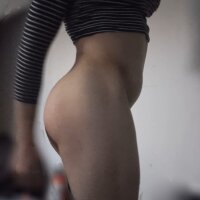 Emylee_Small's Offline Chat Room