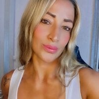 Tayra_Pradit webcam