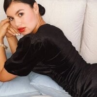 Ema_Larson's Avatar Pic