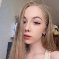 MilaCutieSmile webcam model