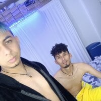 two-colombians' Offline Chat Room