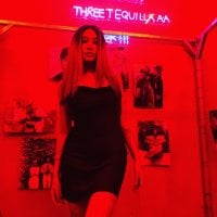 Carmella_green's Offline Chat Room