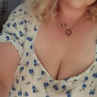 Curvaceous_CleoUKX