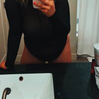 nicolecros23's Offline Chat Room