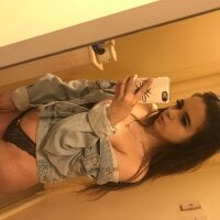 Roxxy_Smith_xx's Offline Chat Room