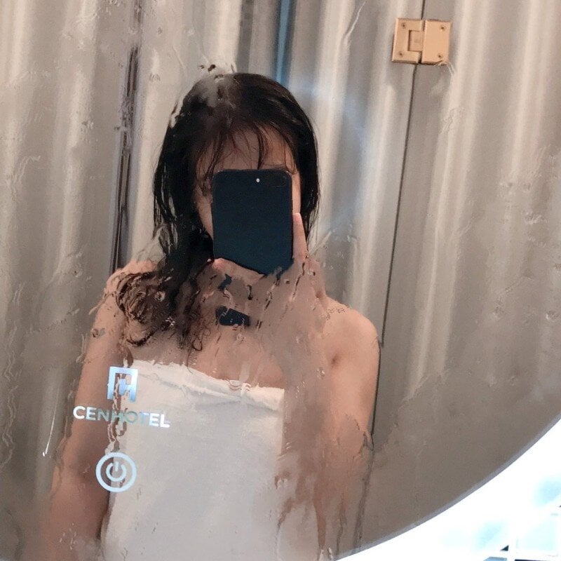 Bee_2k's Stripchat show and profile