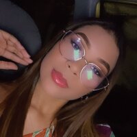 sara_sexxxx's Offline Chat Room