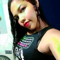 LatinaSensacionxxX's Offline Chat Room