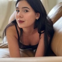 Mia_Roberts77 Adlı Modelin Çevrimdışı Sohbet Odası