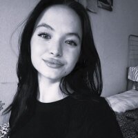 EveBeckerji Adlı Modelin Çevrimdışı Sohbet Odası