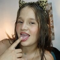 LuccyMilky webcam model