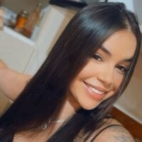 Larissa353 webcam model