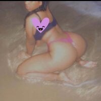 bigboobslatiina's Offline Chat Room