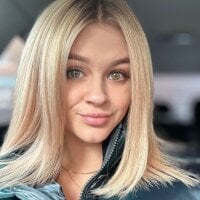 Love_Bri webcam model