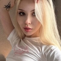 mae_barbiee's Avatar Pic