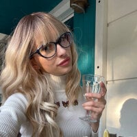 SofiiaLeee's Offline Chat Room