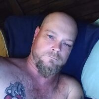 sexluvr44's Offline Chat Room