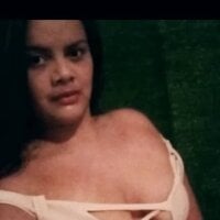 lucia_evans73 Adlı Modelin Çevrimdışı Sohbet Odası